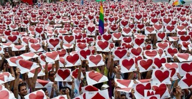 Certi_Diritti_same-sex_marriage_rally_in_Italy_insert_courtesy_Yuri_Guaiana_of_Certi_Diritti
